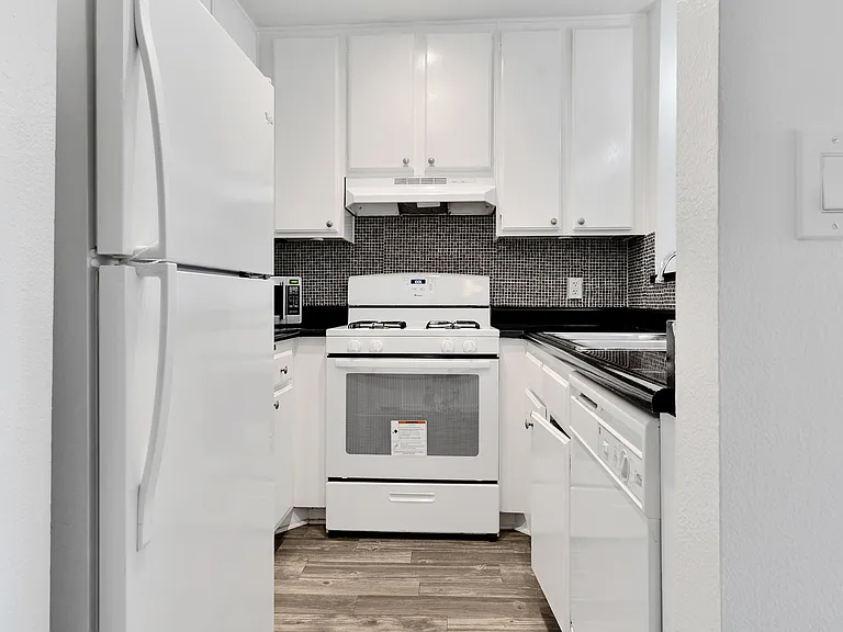 Orange Apartments — Photo 13