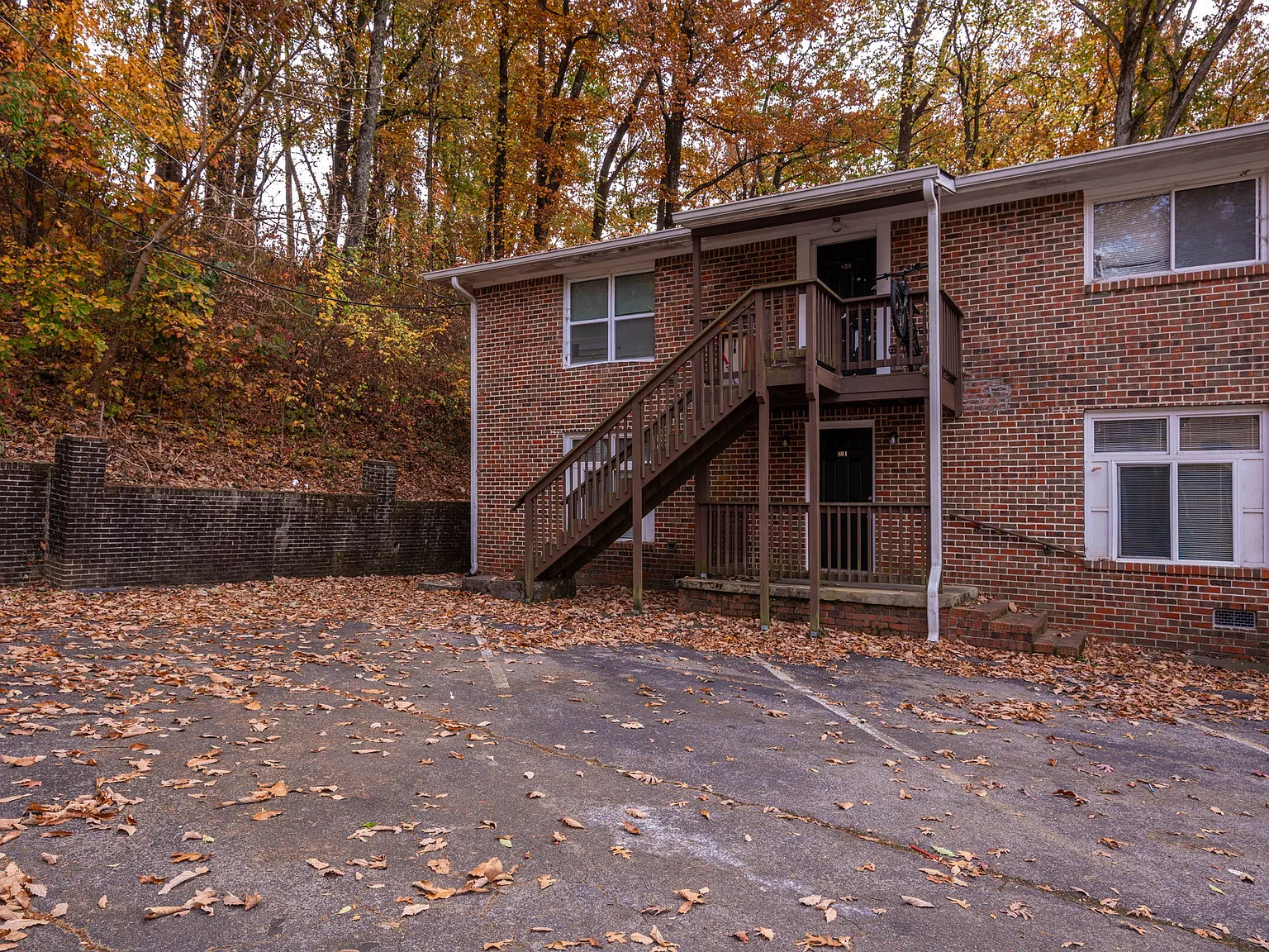 800 Lullwater Rd. — Photo 1