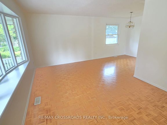 3rd image of 106 Kimberly Cres