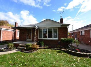 28324 Grant St, Saint Clair Shores, MI 48081