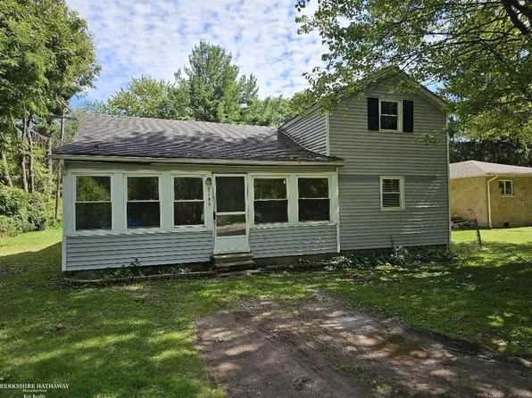 2146 Lee St, Algonac, MI 48001