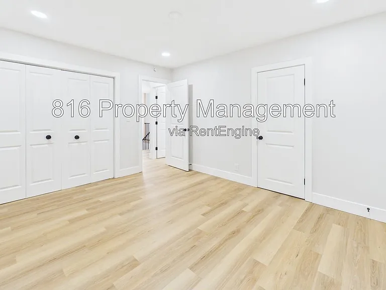 9524 Manning Ave — Photo 14