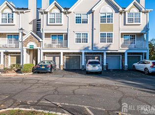 27 E Edinburgh Ct, Edison, NJ 08820