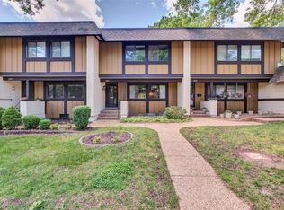 1377 Hampton Rd, Saint Charles, MO 63303