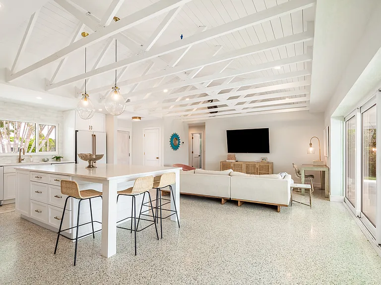 2882 W Vina Del Mar Blvd — Photo 15