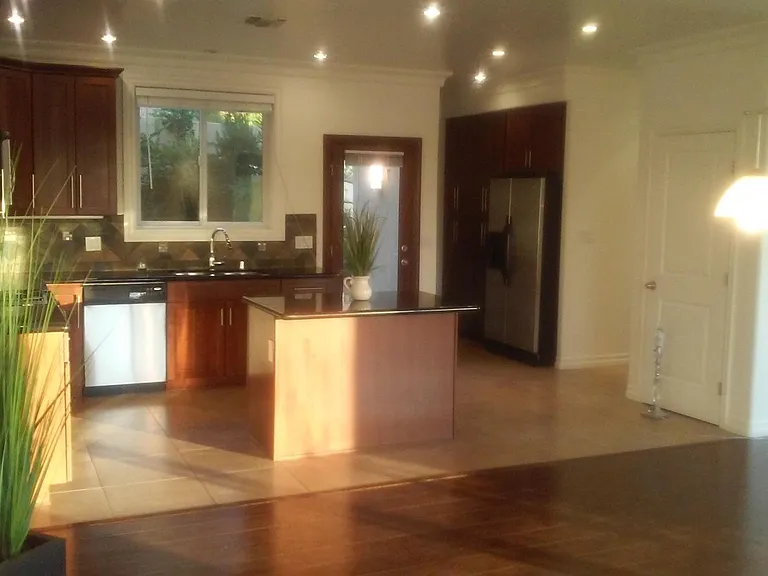 1530 Parmer Ave — Photo 7