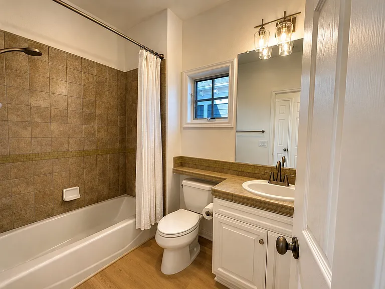 2545 Bungalow Pl — Photo 20