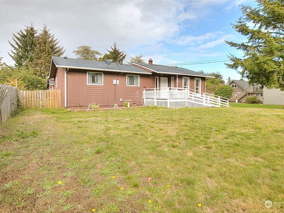3rd image of 210 W Newell Avenue