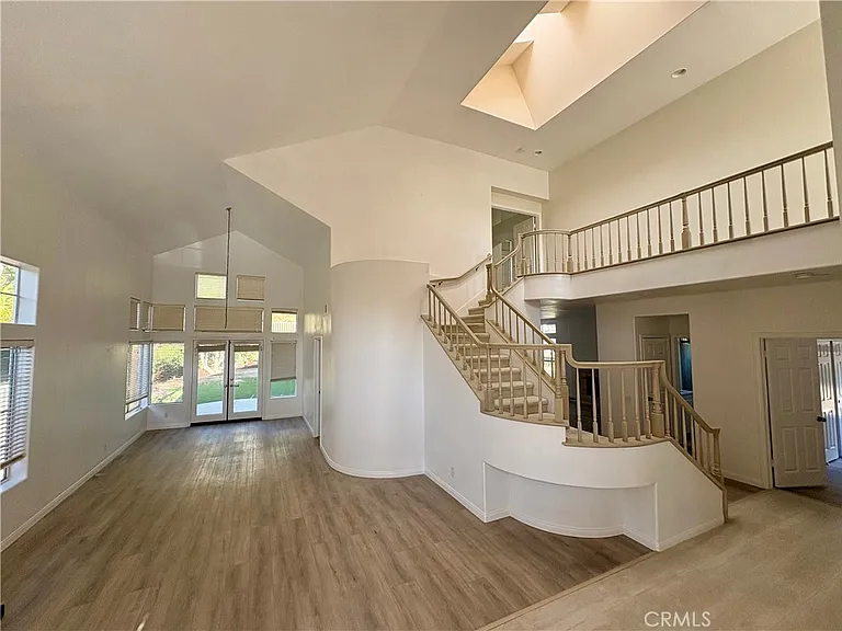 26601 White Oaks Dr — Photo 2