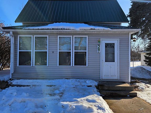 2nd image of 307 Leslie Ave W