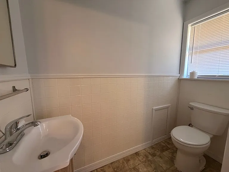 1310 Bradley Ln — Photo 7