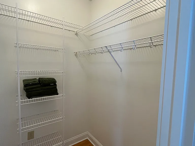 913 N Maple St — Photo 18