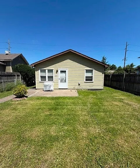 220 E Market St — Photo 23