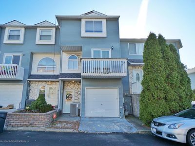 38 Country Dr S, Staten Island, NY, 10314