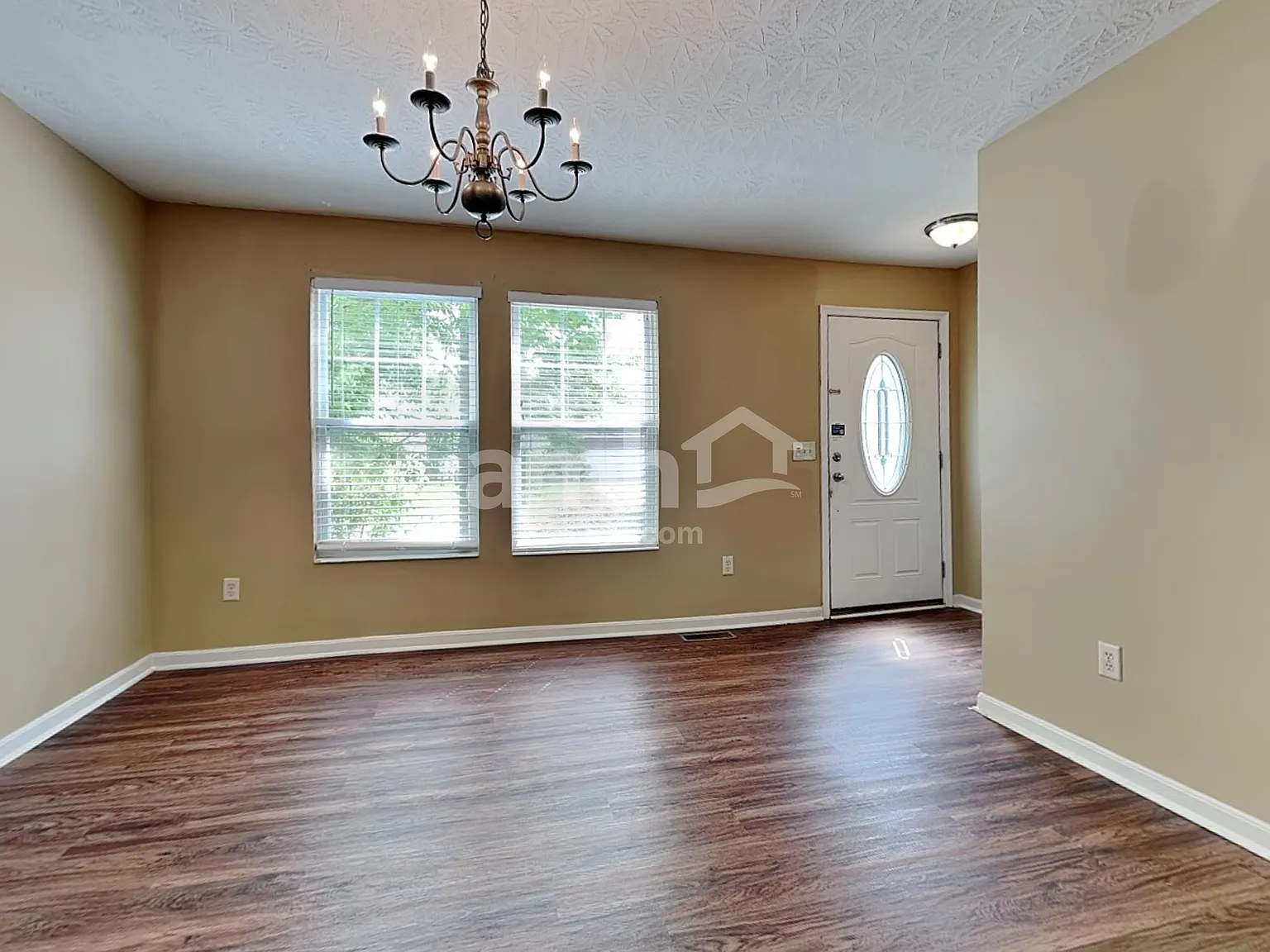 4 bed, 2.5 bath, 2500 sqft, $2,720 — Photo 4