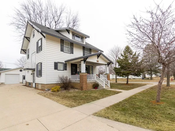 301 W Sycamore St, Dunkerton, IA 50626