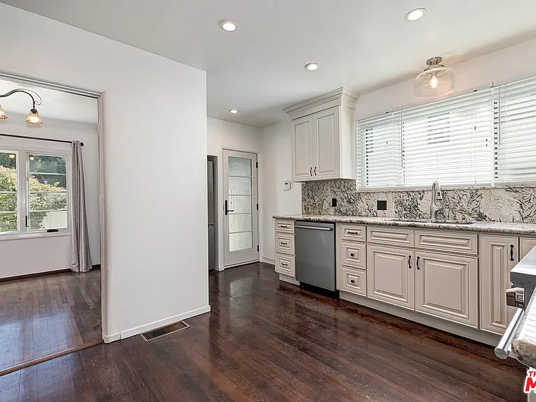 1304 San Vicente Blvd — Photo 8