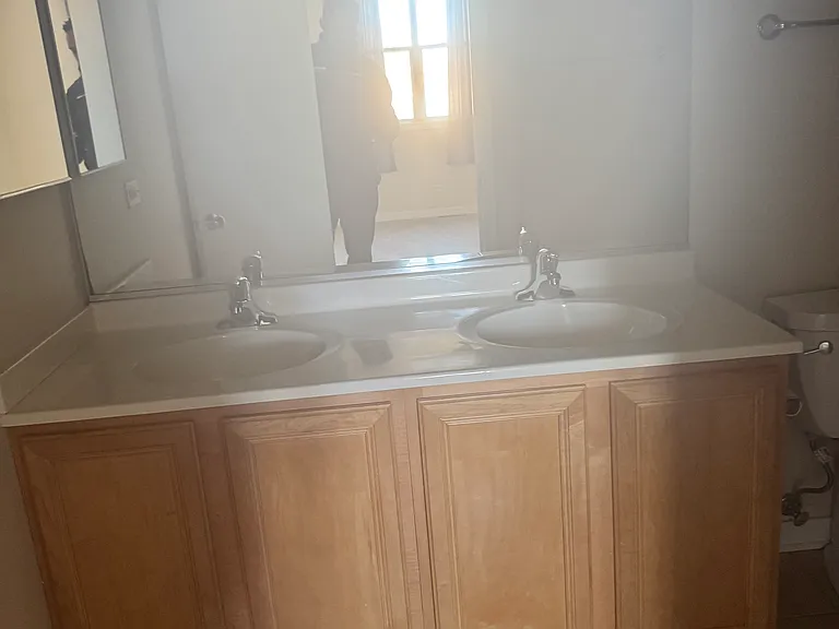 1033 E 46th St #403 — Photo 17