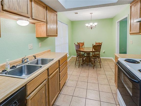 3rd image of 3805 Vinsett Ln W