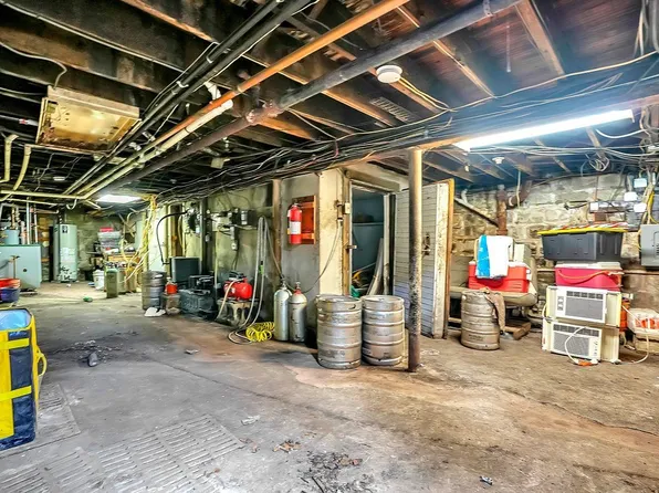 699 Elm Street image 9 of 39