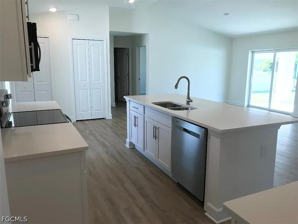 3 bed, 2.0 bath, 1333 sqft, $1,900 — Photo 4