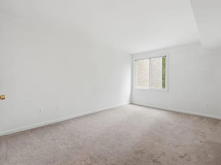 5578 Burnside Dr #5 — Photo 23