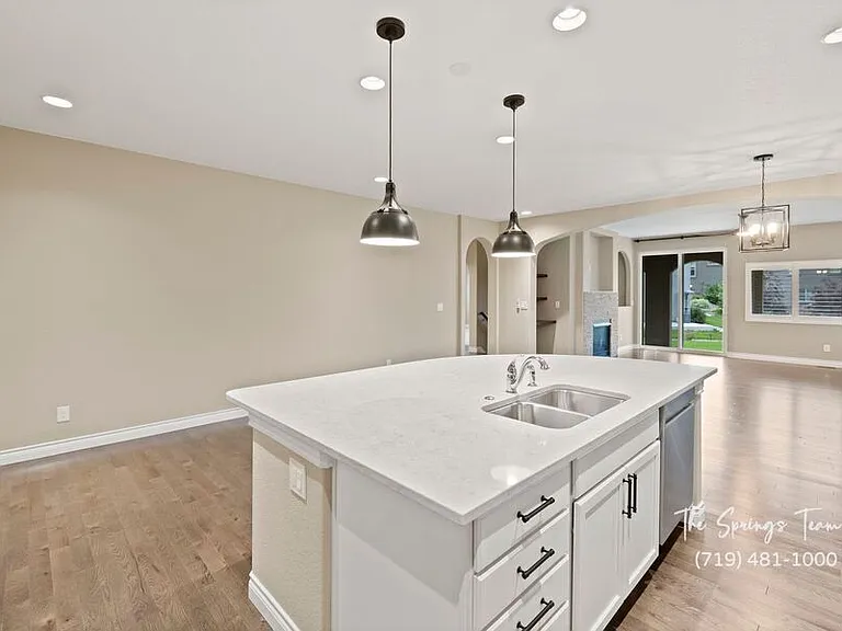 9547 Dewitt Dr — Photo 13