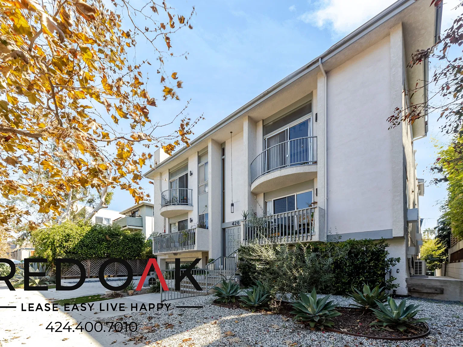 Sun-Drenched 1-Bed with Open Floor Plan, Air Conditioning and On-Site Laundry in the Heart of Ven... — Photo 4