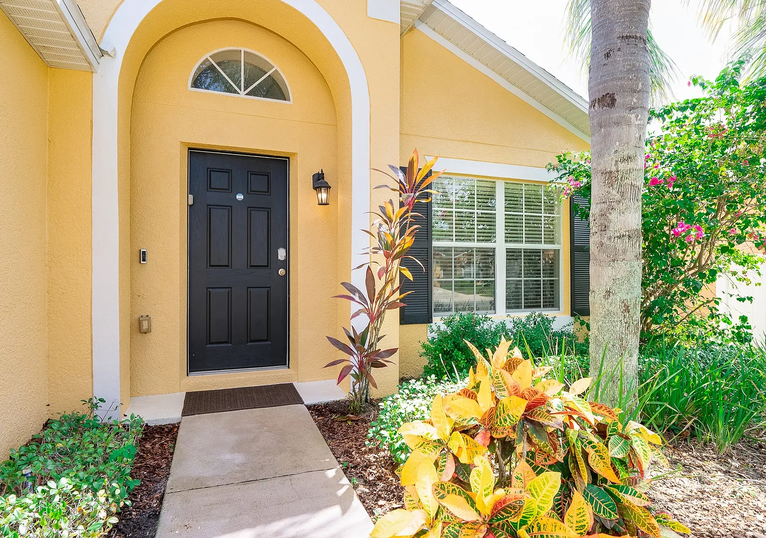 5 bed, 1680 sqft, $2,700 — Photo 1