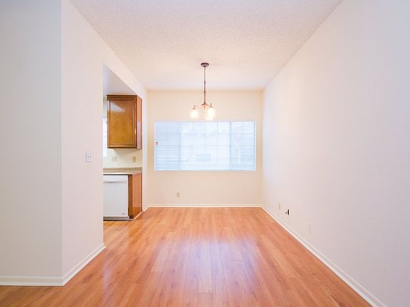 3rd image of 404 Lincoln Ave APT 8
