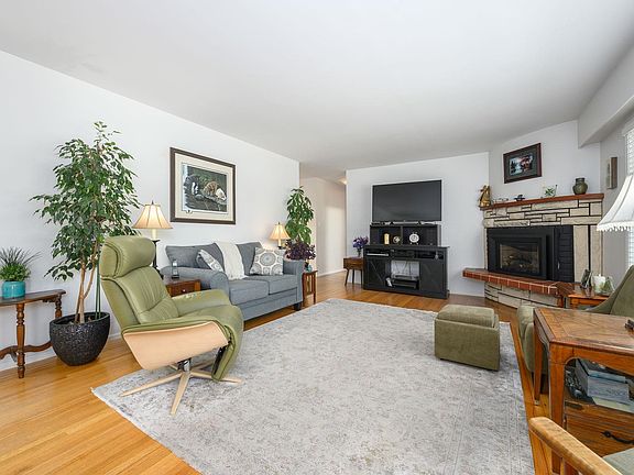 3rd image of 957 56a St