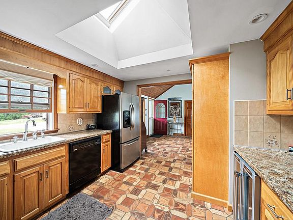 4th image of 46 Fairwood Dr