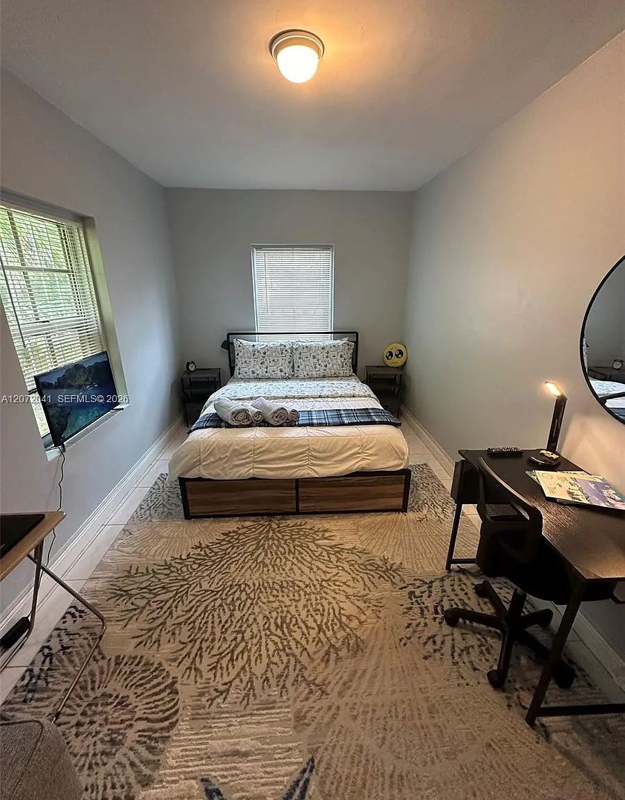 Bellcamp Manor — Photo 4