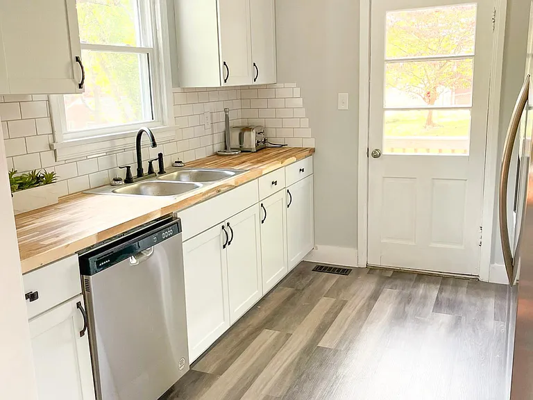 614 Sussex St — Photo 5