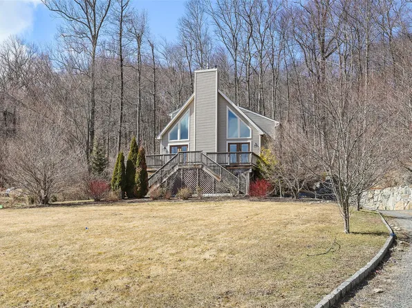 15 Oak Ridge Drive, Putnam Valley, NY 10579