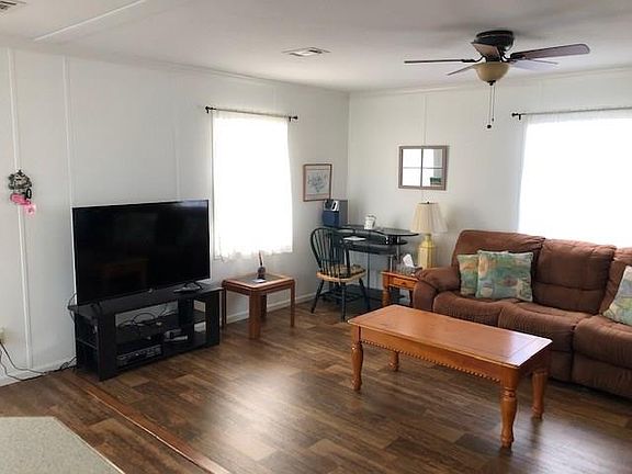 3rd image of 2136 Nettles Blvd