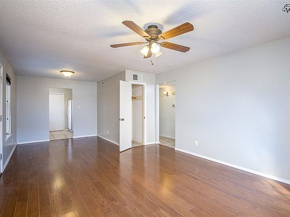 2nd image of 714 W Louisa Ave