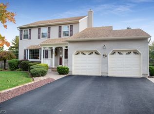 14 Chestnut Trl, Flemington, NJ 08822