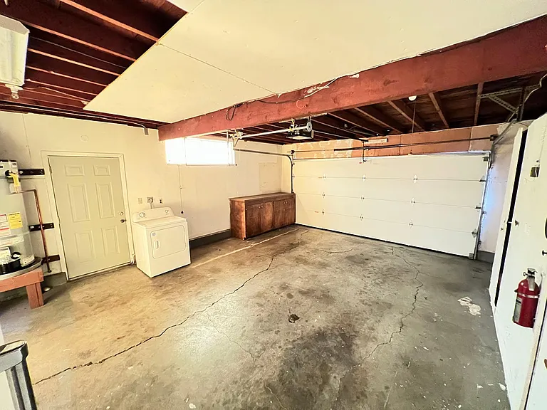 1135 Morton Ave — Photo 11