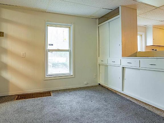 4th image of 1010 E Nebraska Ave