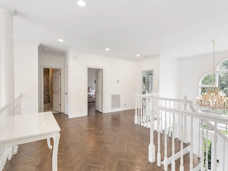 9435 Norwood Dr — Photo 37