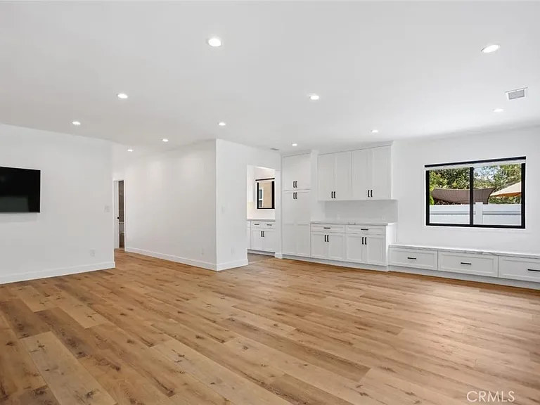 6942 Wystone Ave — Photo 6