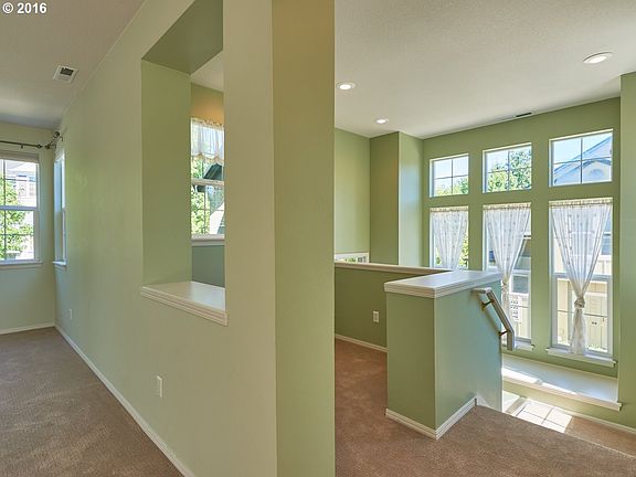 3rd image of 1640 NE Ashberry Dr