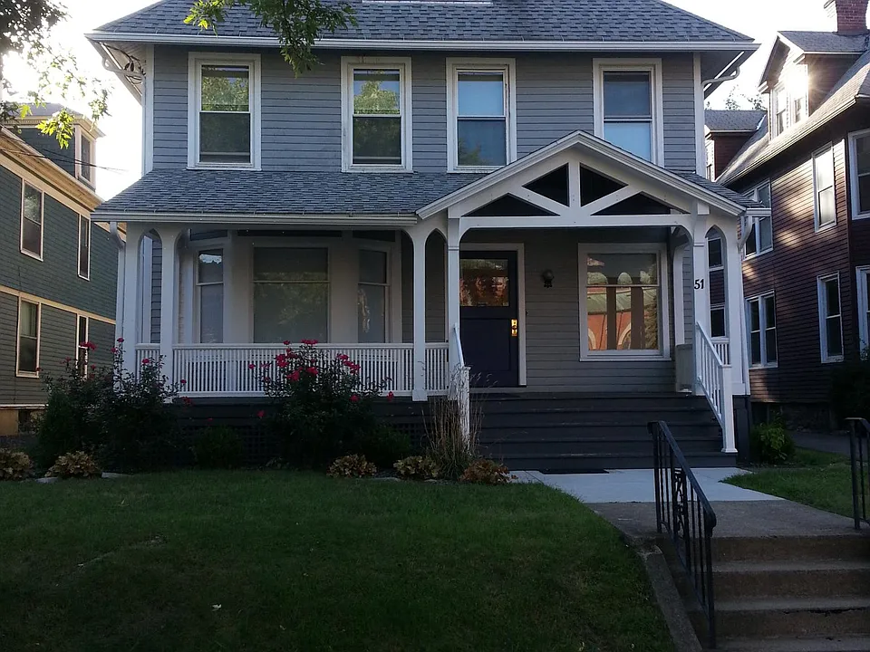 51 Oak St