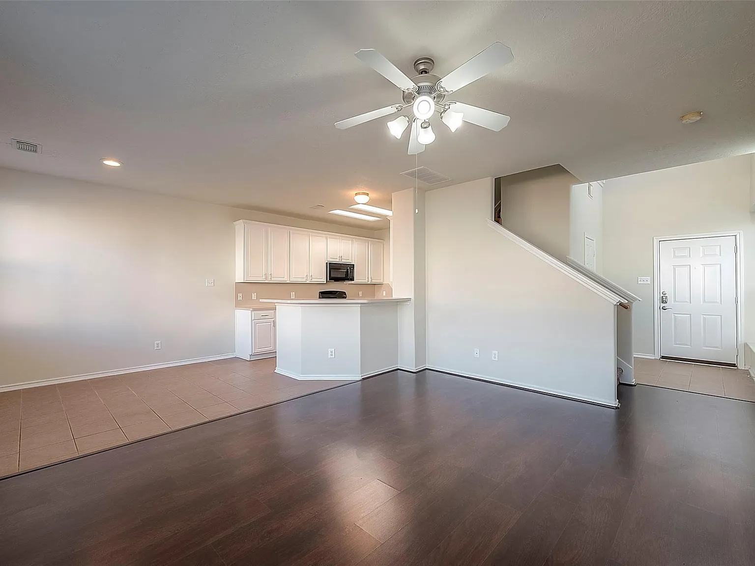 3 bed, 2.5 bath, 1683 sqft, $1,775 — Photo 3