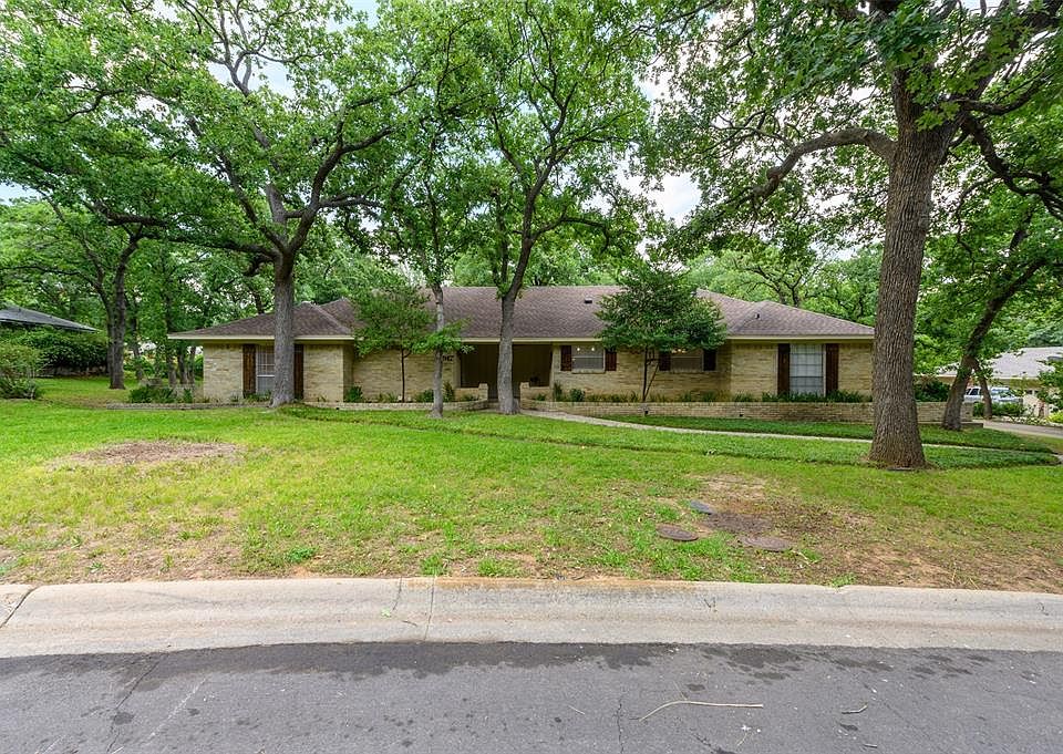 1st image of 1917 Hollyhill Ln