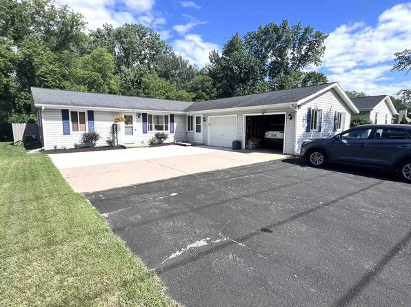 1295 Crestwood Dr, Green Bay, WI 54313