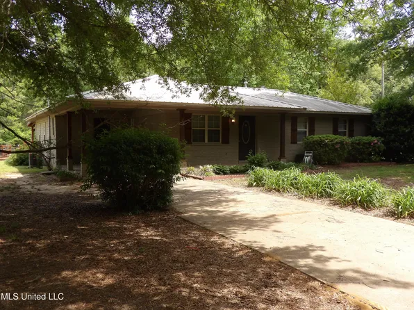 4271 Laws Hill Rd, Waterford, MS 38685