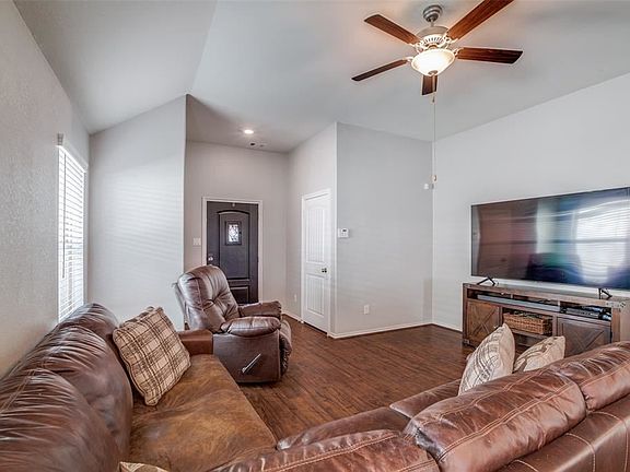 2nd image of 25715 Bottlebrush Sedge St
