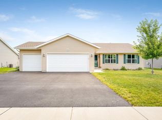 4122 Waters Edge Dr, Belvidere, IL 61008